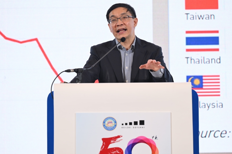 02_1107Somkiat Tangkitvanich.jpg