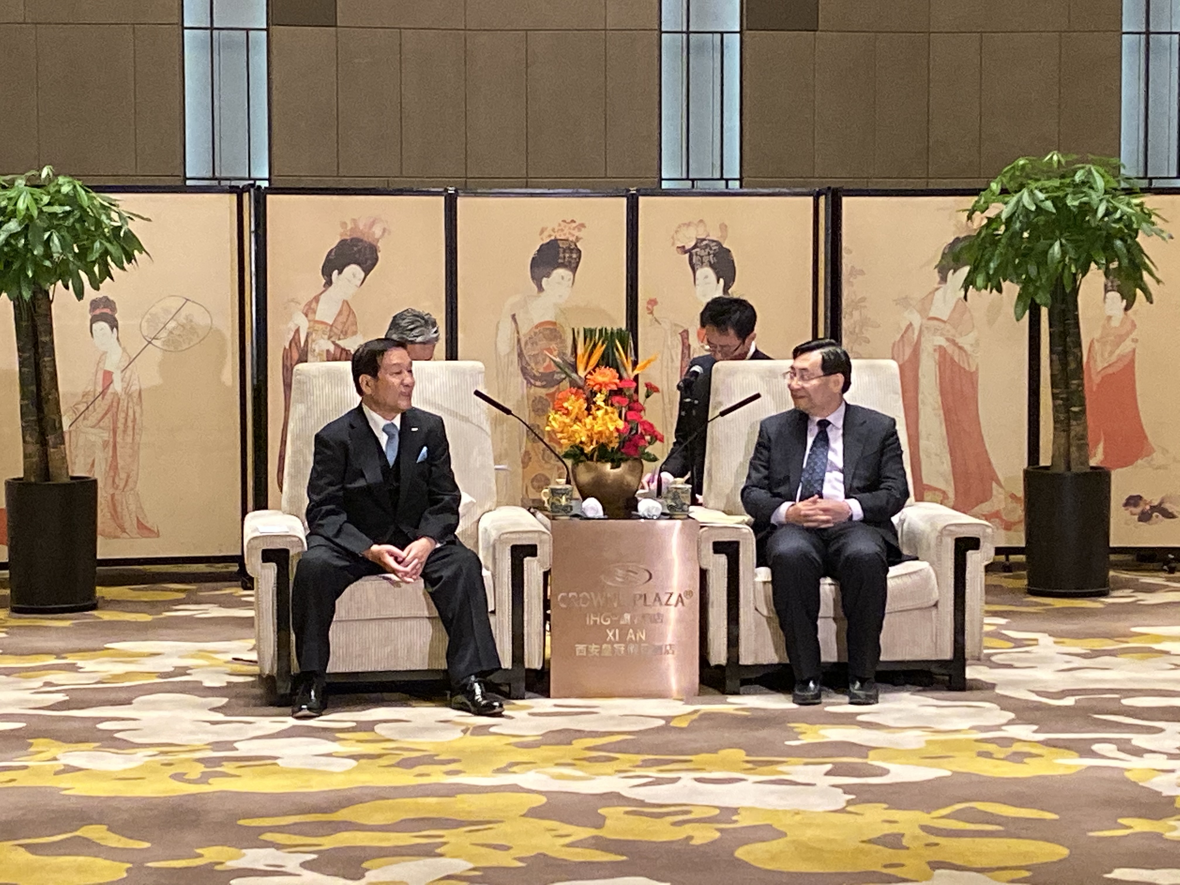 経済同友会中国委員会では、12月8日（日）～12日（木）の間、岩本委員長を団長とする訪中ミッション団を、西安・北京へ派遣し、表敬訪問、各拠点の視察・意見交換を行いました。(12月16日)